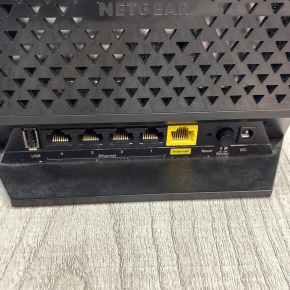 Netgear R6100 Dual Band Smart WiFi Router - Picture 5 of 8